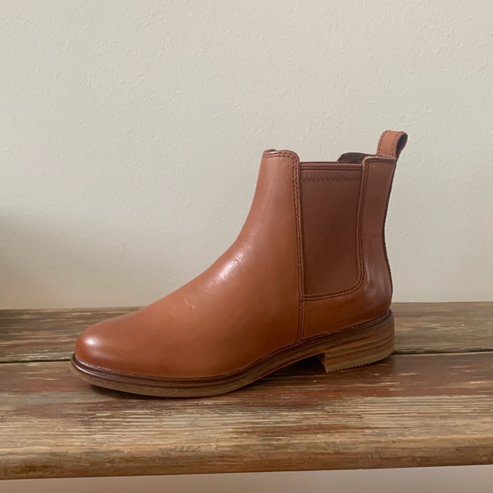 Clarks leather chelsea boots